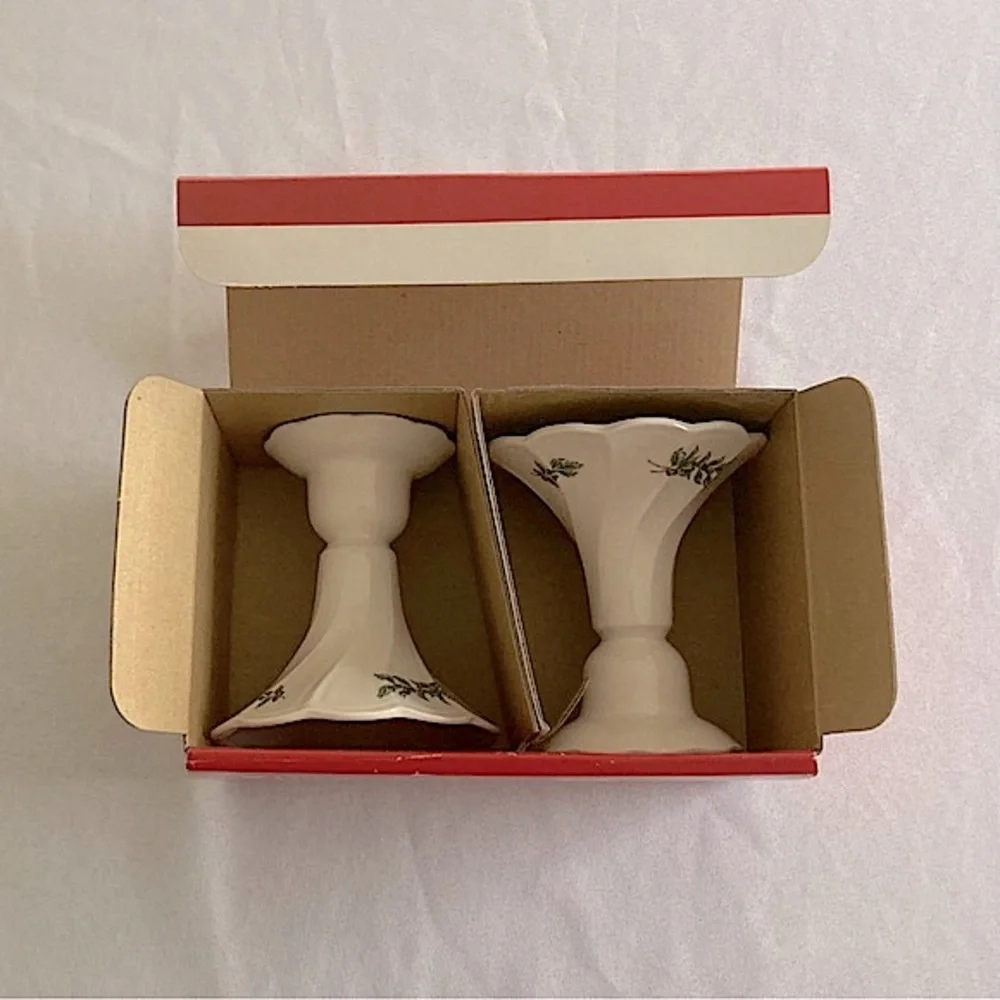 ⭐️ Vintage Nikko Ceramics white Christmas candle holders with Holly border - Picture 2 of 15